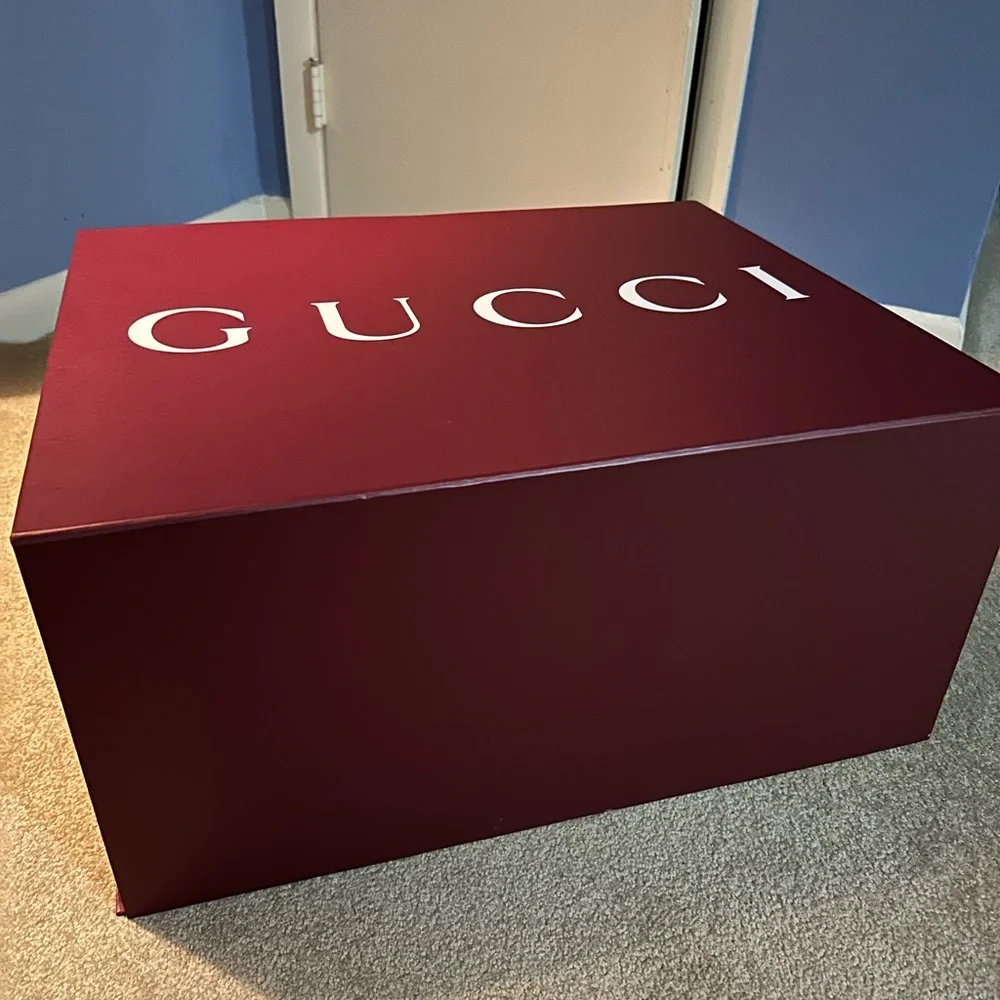 Gucci gift box 🎁 - Picture 2 of 3